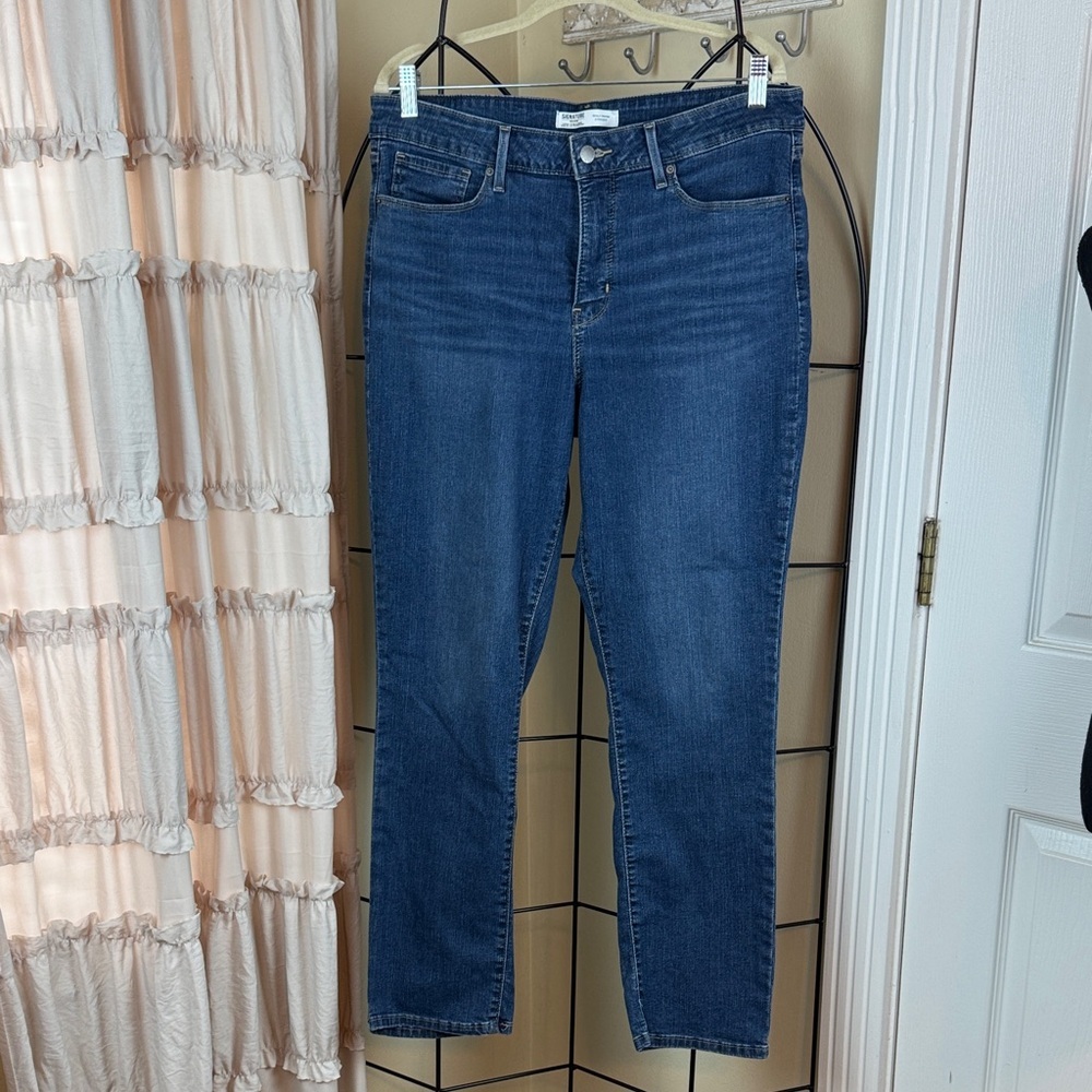 Signature by Levi Strauss Women's Deep Blue Totally Shaping Straight Jeans